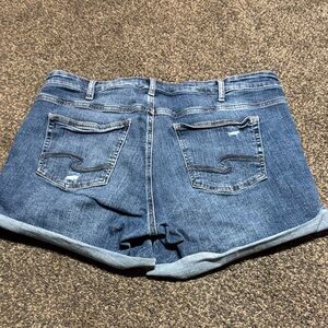 Silver Jeans Classic Blue Jean Shorts Suki 5.5” Women’s Excellent cond. Plus 18